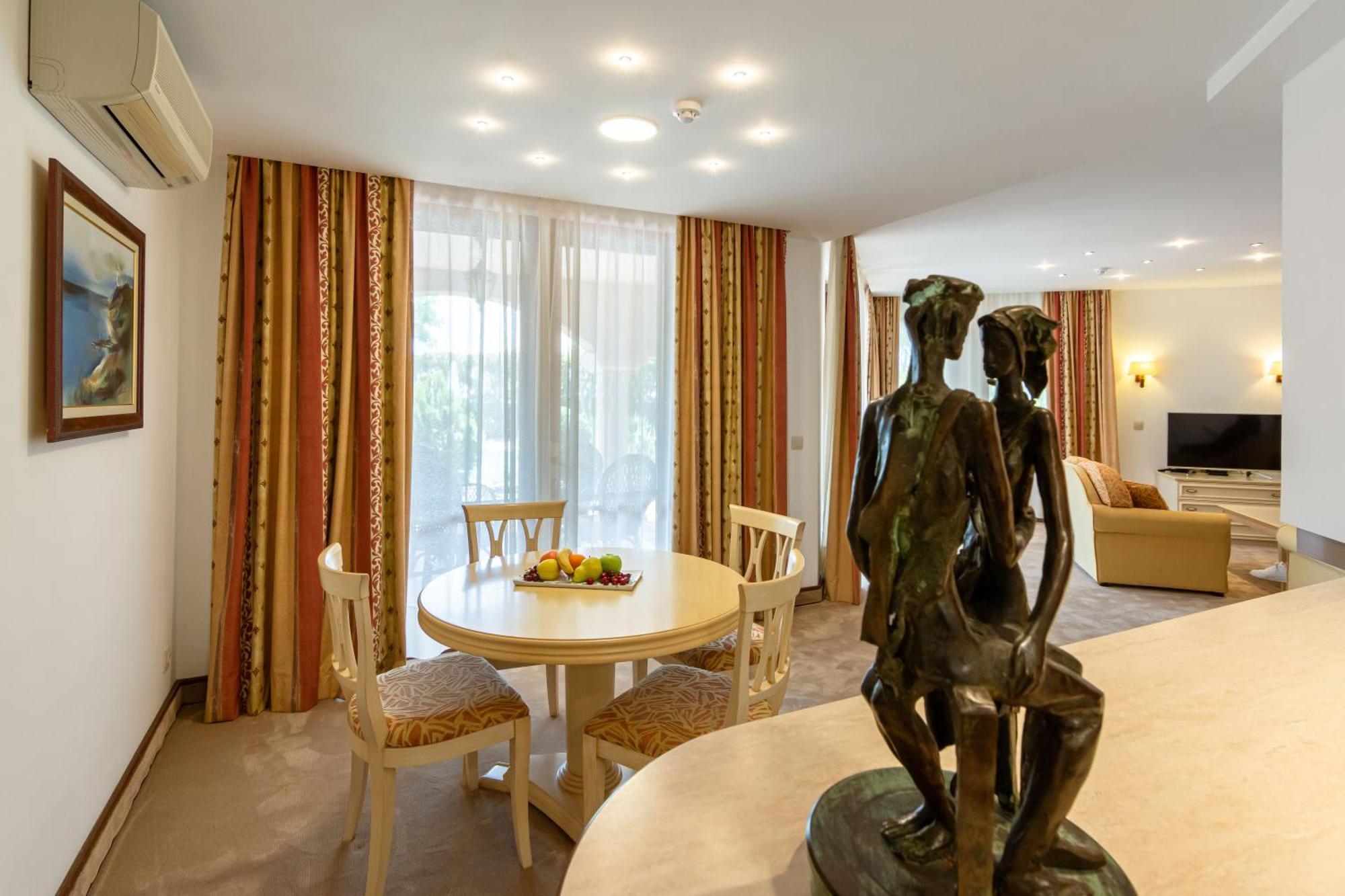 Helena Vip Villas And Suites Sunny Beach Exterior foto