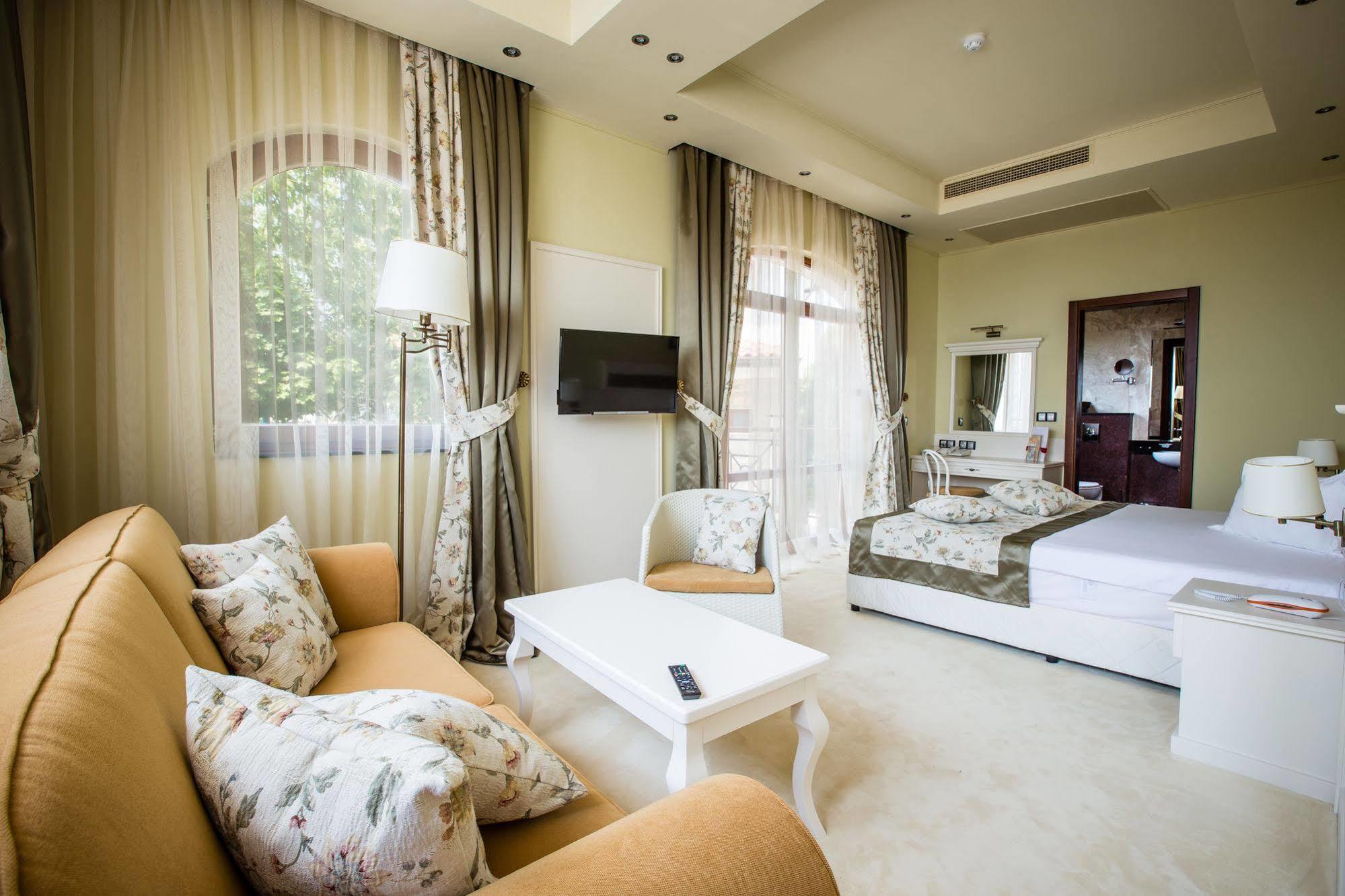 Helena Vip Villas And Suites Sunny Beach Exterior foto